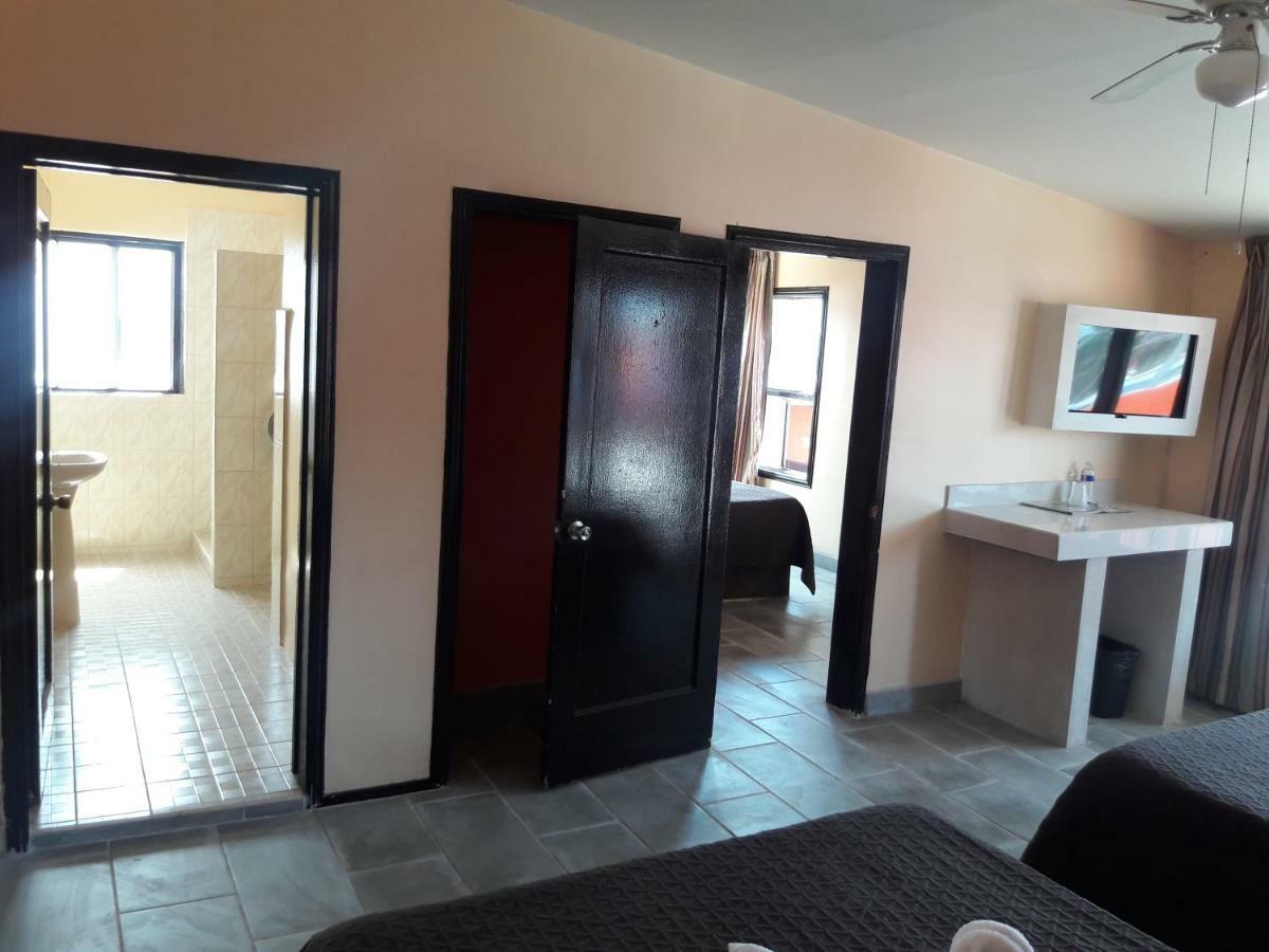 Motel Agora Ensenada Bagian luar foto